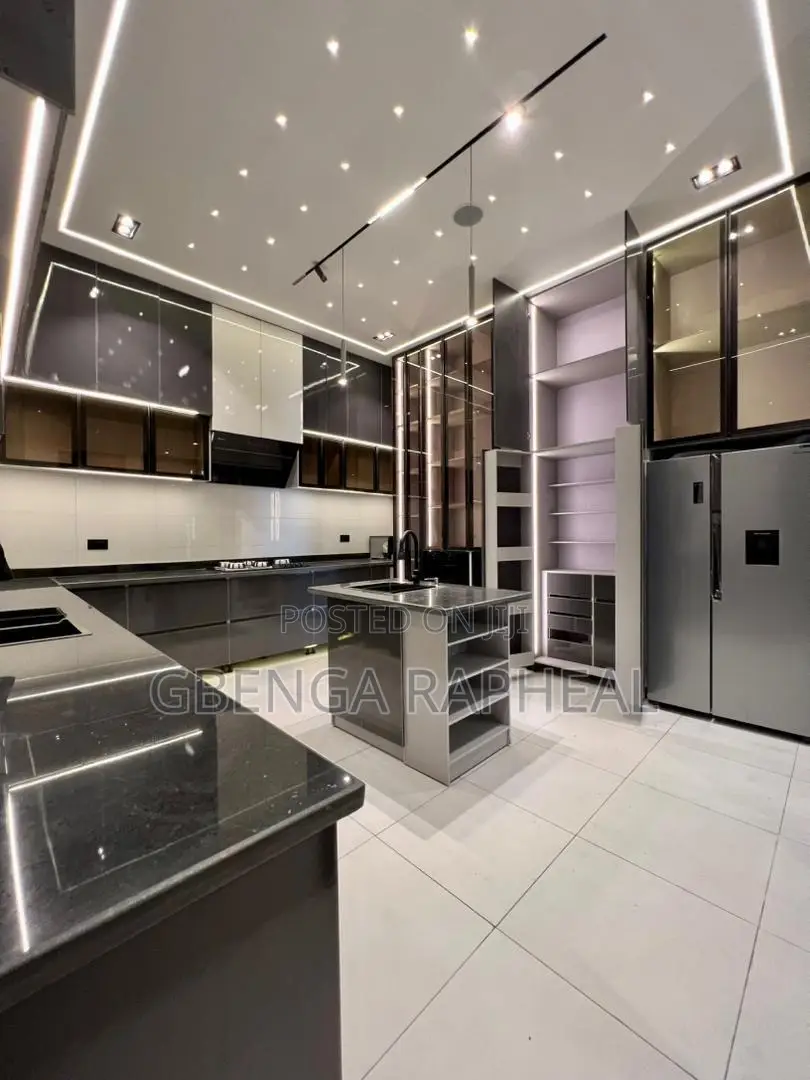 5bdrm House in Vgc Lekki for sale in Lekki