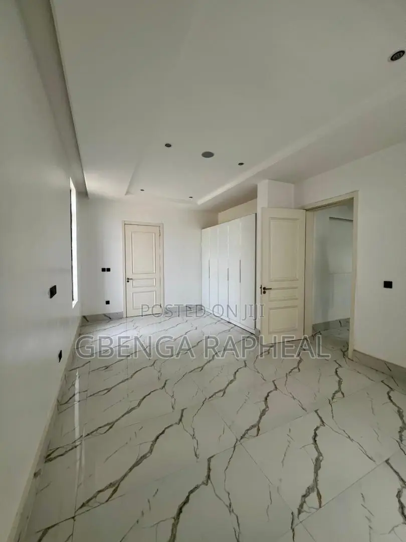 5bdrm Duplex in Lekki for sale in Lekki