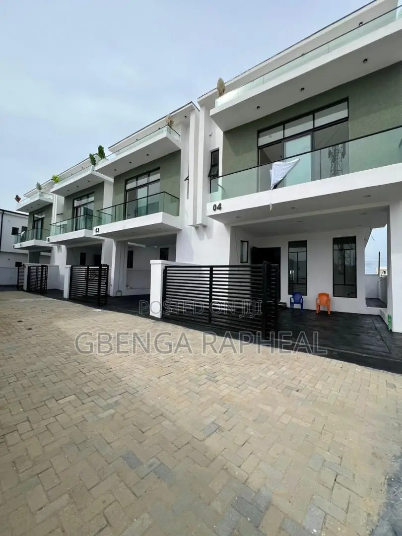 4bdrm Duplex in Ikota Lagos for sale in Ikota