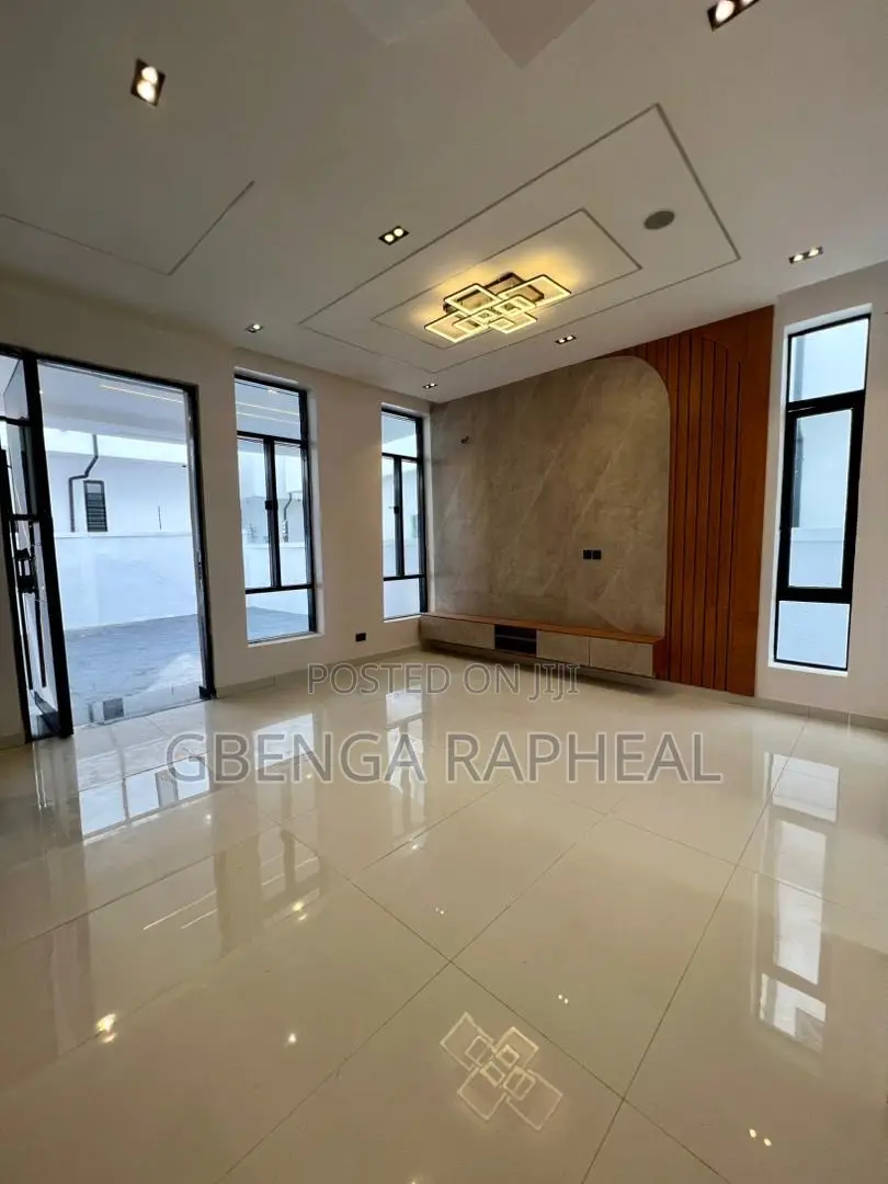 4bdrm Duplex in Ikota Lagos for sale in Ikota