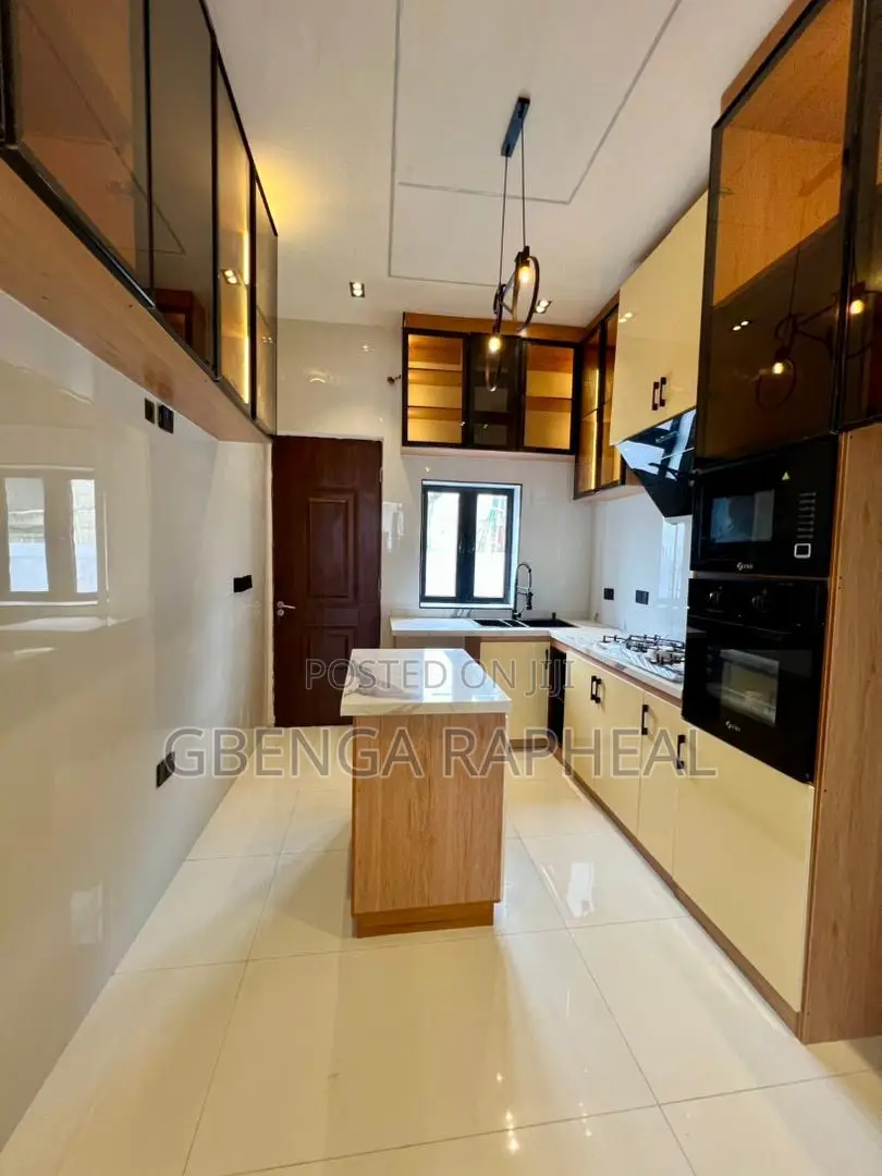 4bdrm Duplex in Ikota Lagos for sale in Ikota