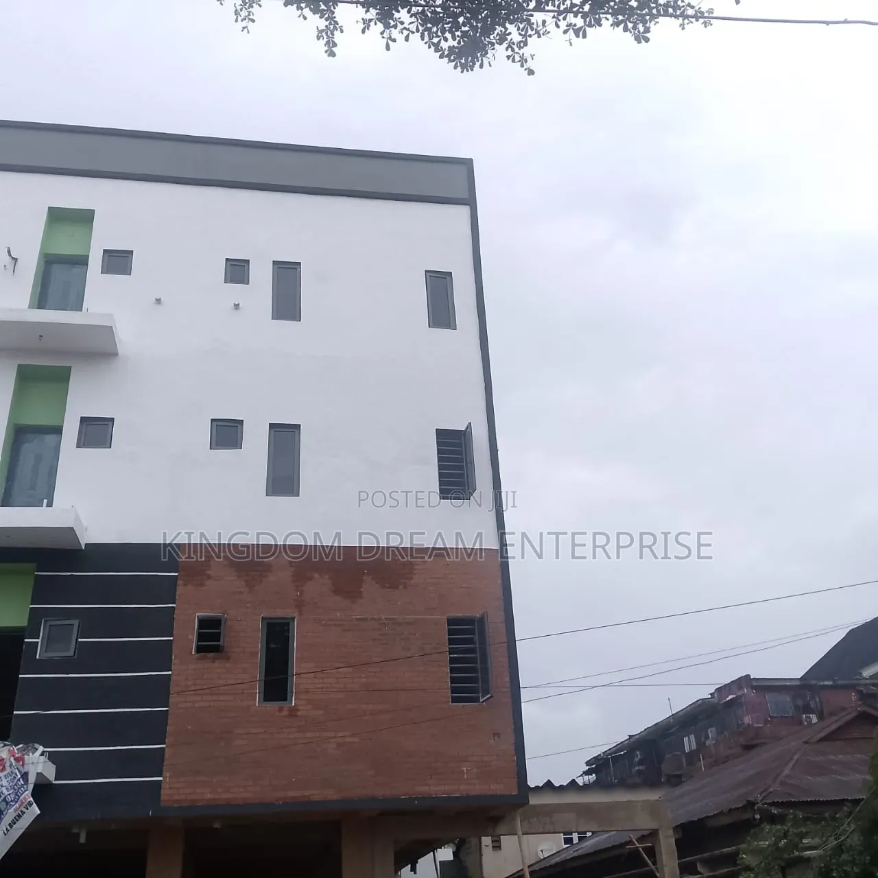 3bdrm Apartment in Yaba, Adekunle for rent in Adekunle