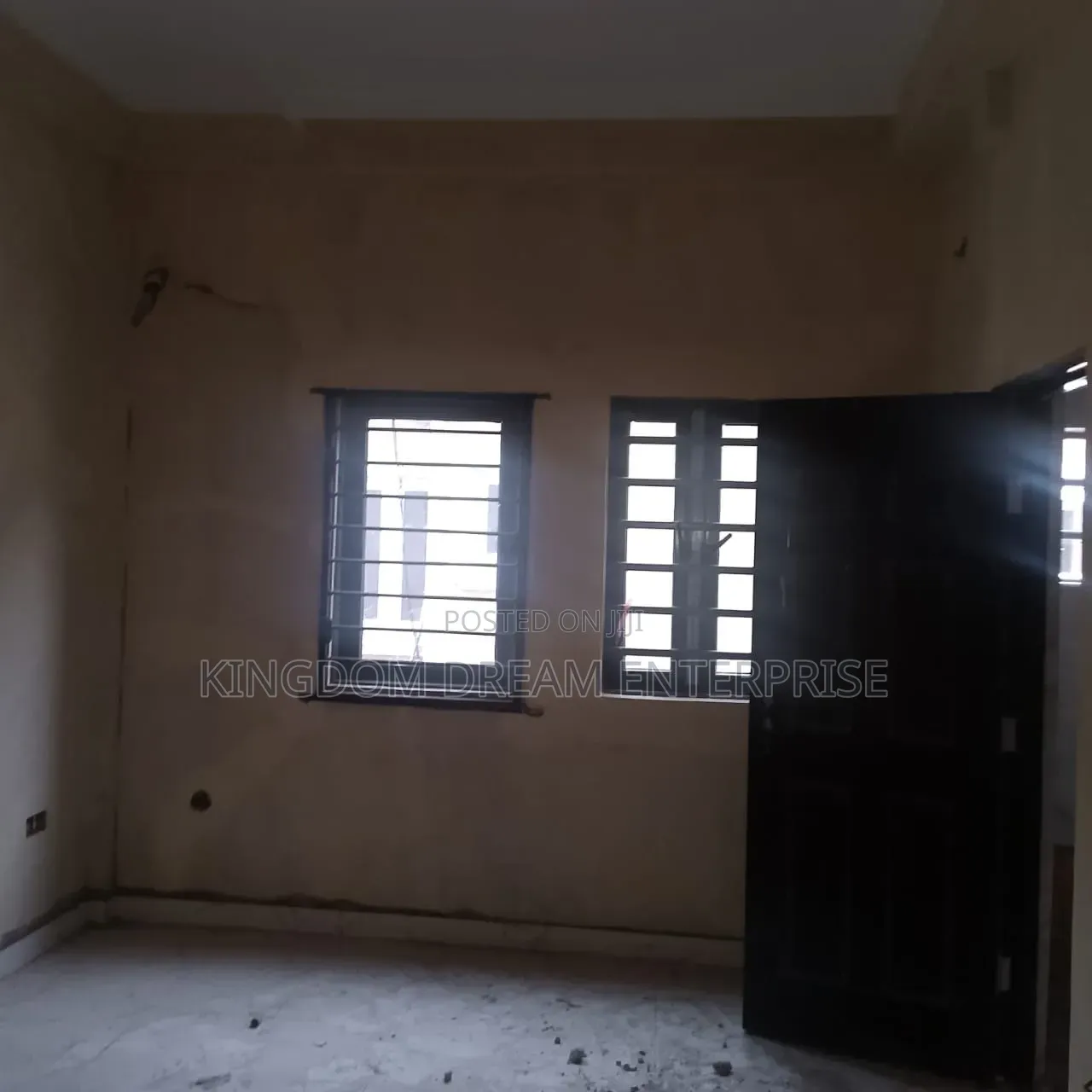 Massively Built Block of 5 Flats on 2460sqm Facing Express Surulere in Ojuelegba