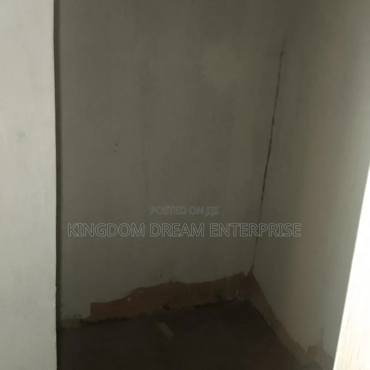 Massively Built Block of 5 Flats on 2460sqm Facing Express Surulere in Ojuelegba