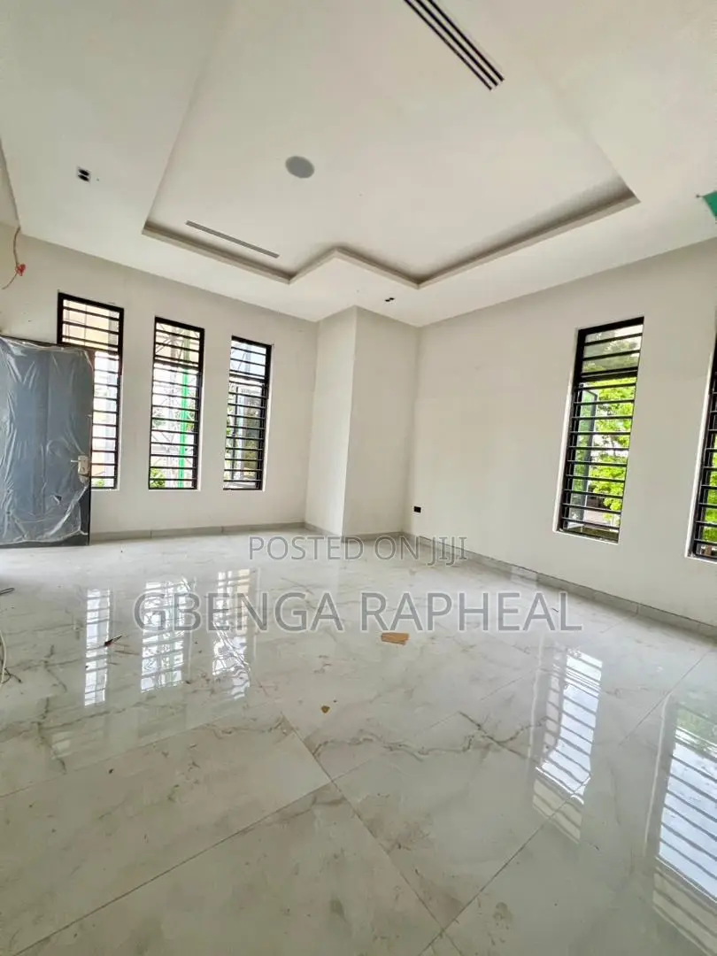 6bdrm House in Vi, Lagos State for sale in Lagos State