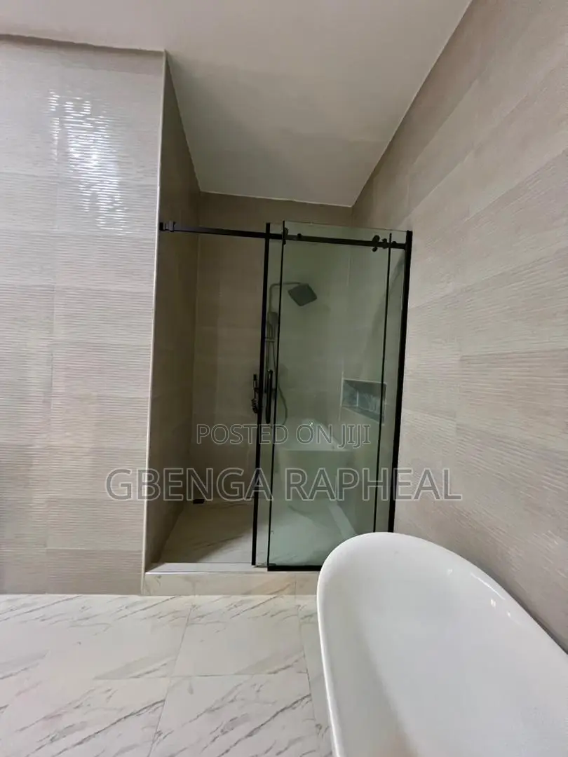 6bdrm House in Victoria Garden City, Lekki for sale in Lekki
