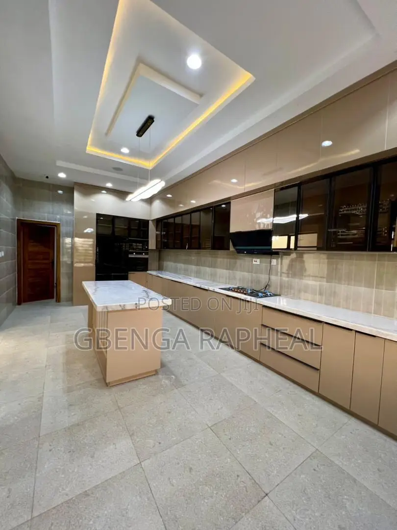 6bdrm House in Victoria Garden City, Lekki for sale in Lekki