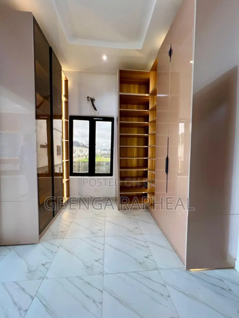 6bdrm House in Victoria Garden City, Lekki for sale in Lekki