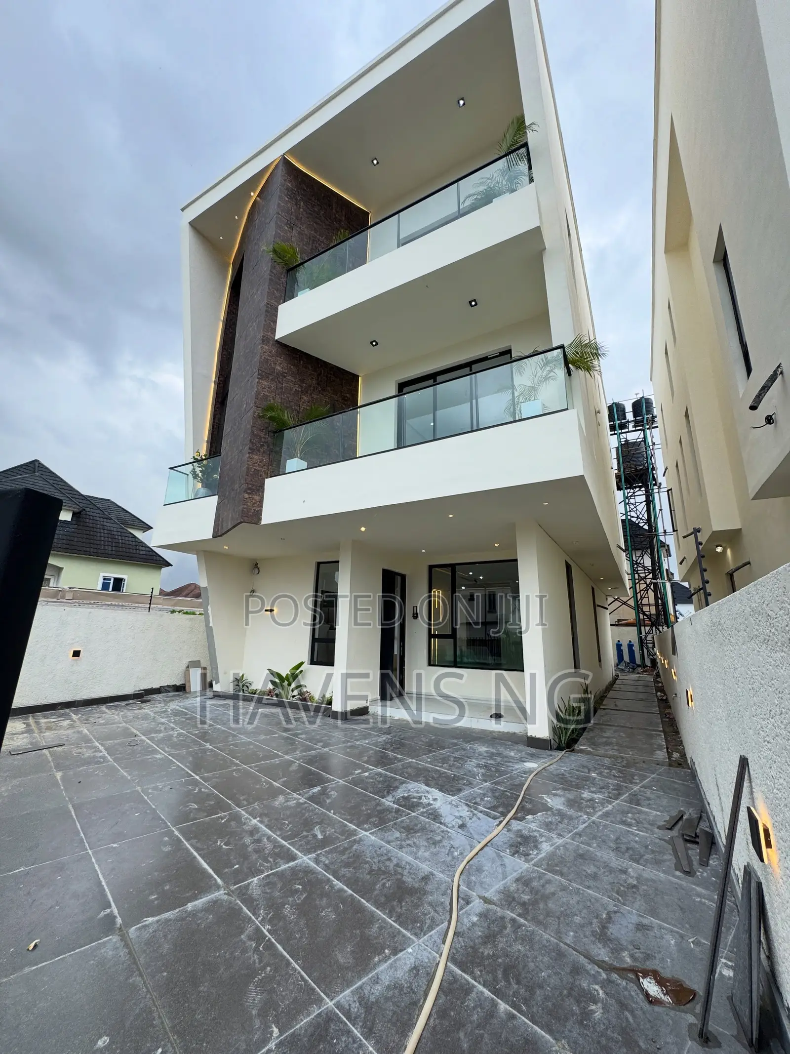 5bdrm Duplex in Lekki Phase 2 for sale in Lekki Phase 2