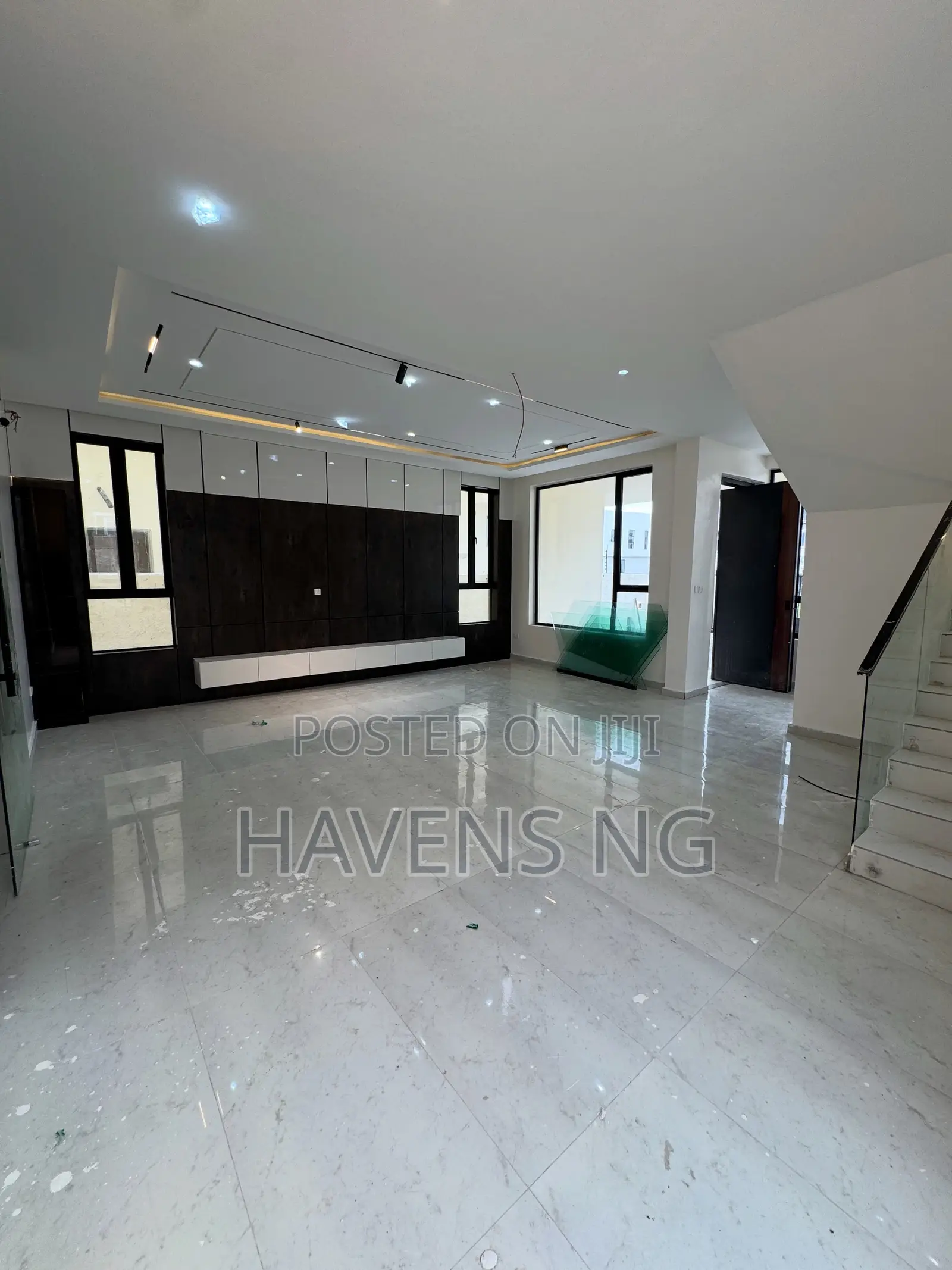 5bdrm Duplex in Lekki Phase 2 for sale in Lekki Phase 2