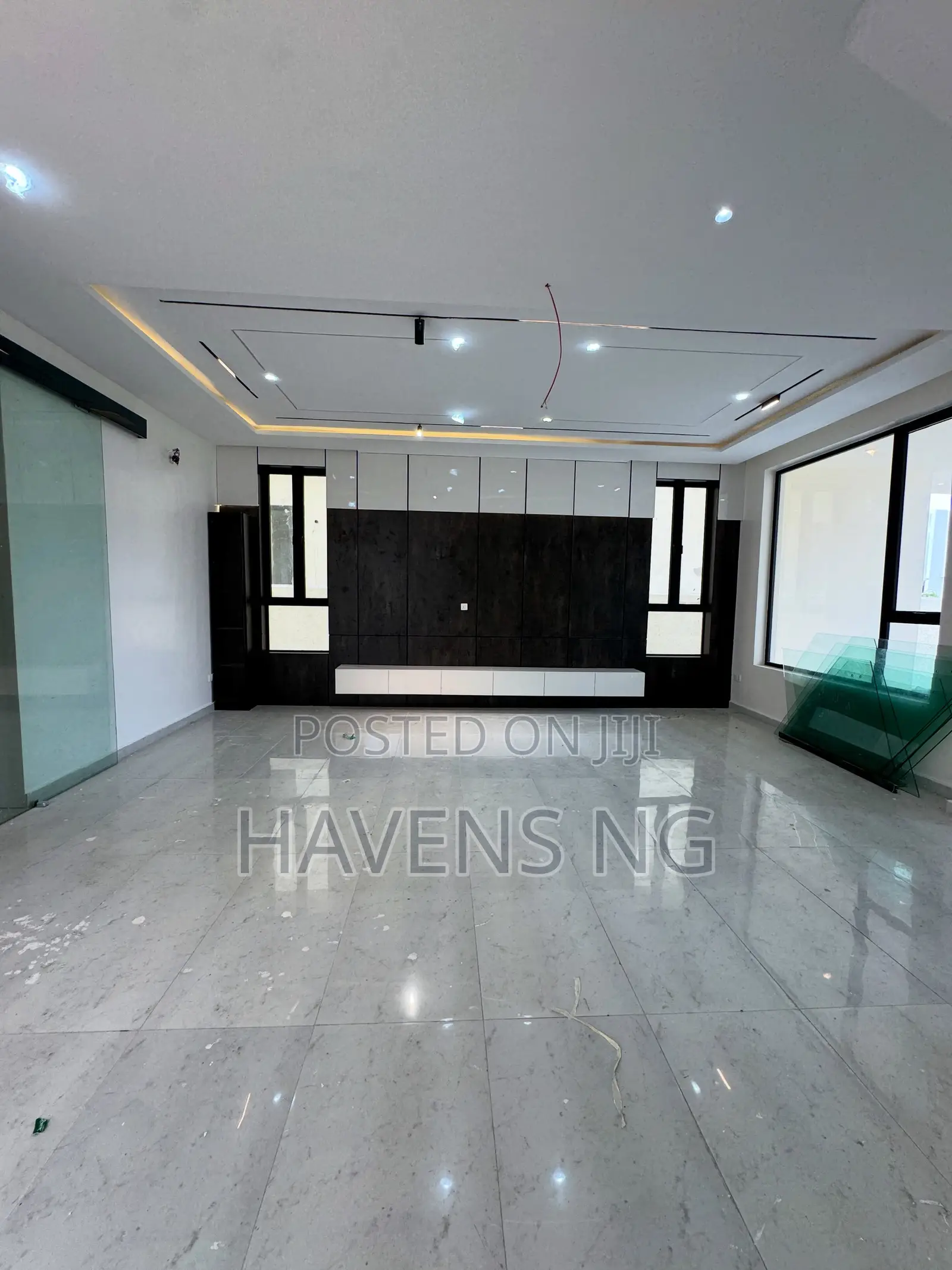 5bdrm Duplex in Lekki Phase 2 for sale in Lekki Phase 2