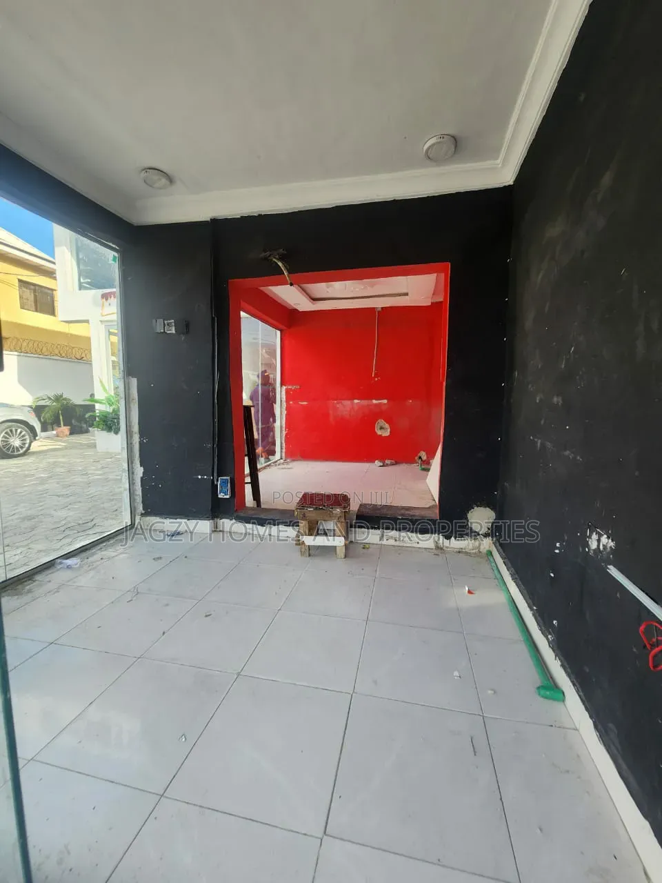 Perfect Shop Space in Lekki Phase 1 in Lekki Phase 1
