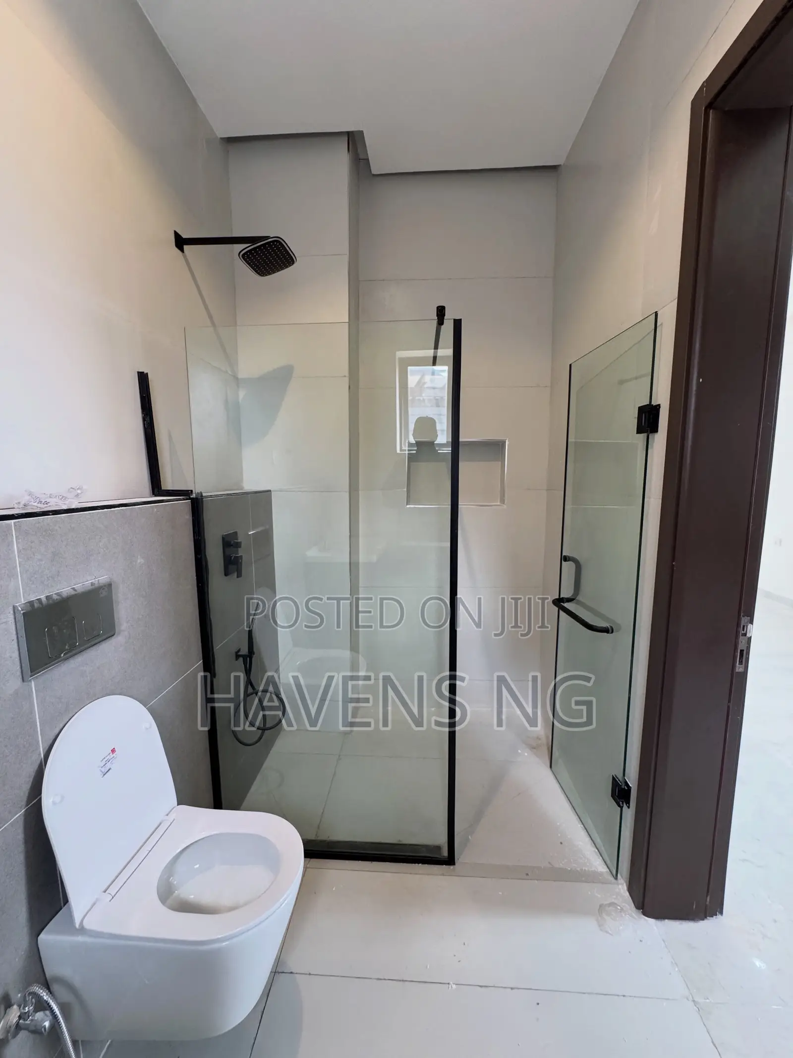 5bdrm Duplex in Lekki Phase 2 for sale in Lekki Phase 2