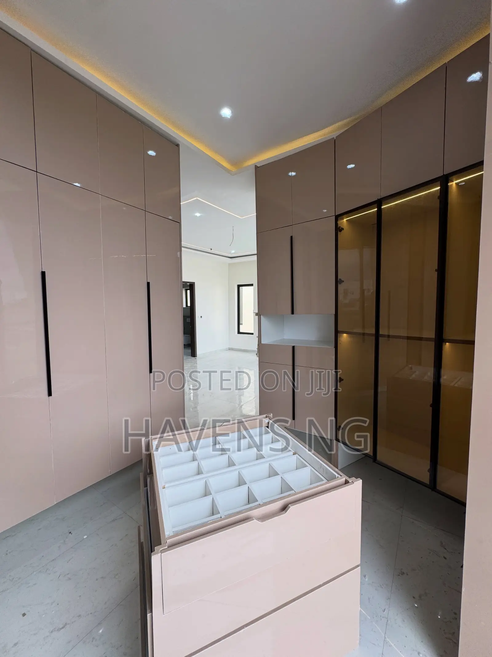 5bdrm Duplex in Lekki Phase 2 for sale in Lekki Phase 2