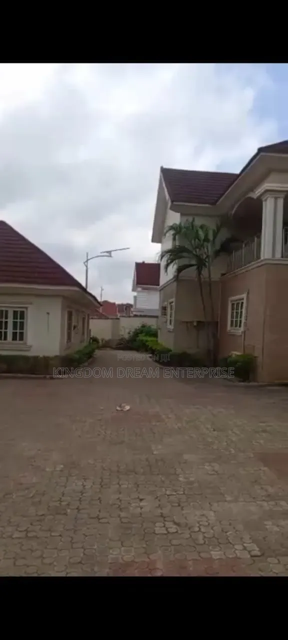 9bdrm House in Sun City Estate for sale in Galadimawa