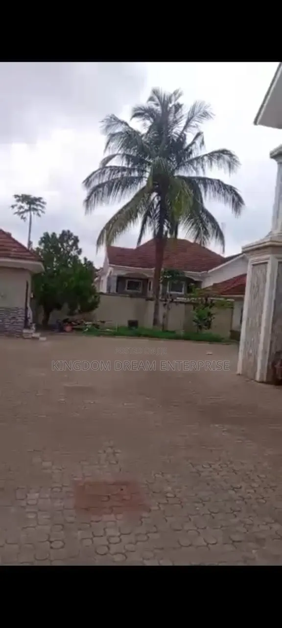 9bdrm House in Sun City Estate for sale in Galadimawa