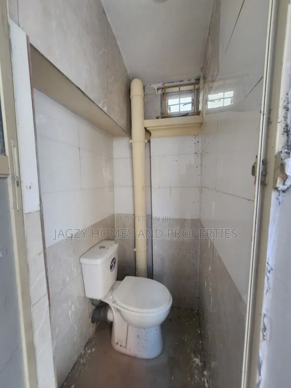 Shop Available for Rent in Lekki Phase 1 in Lekki Phase 1