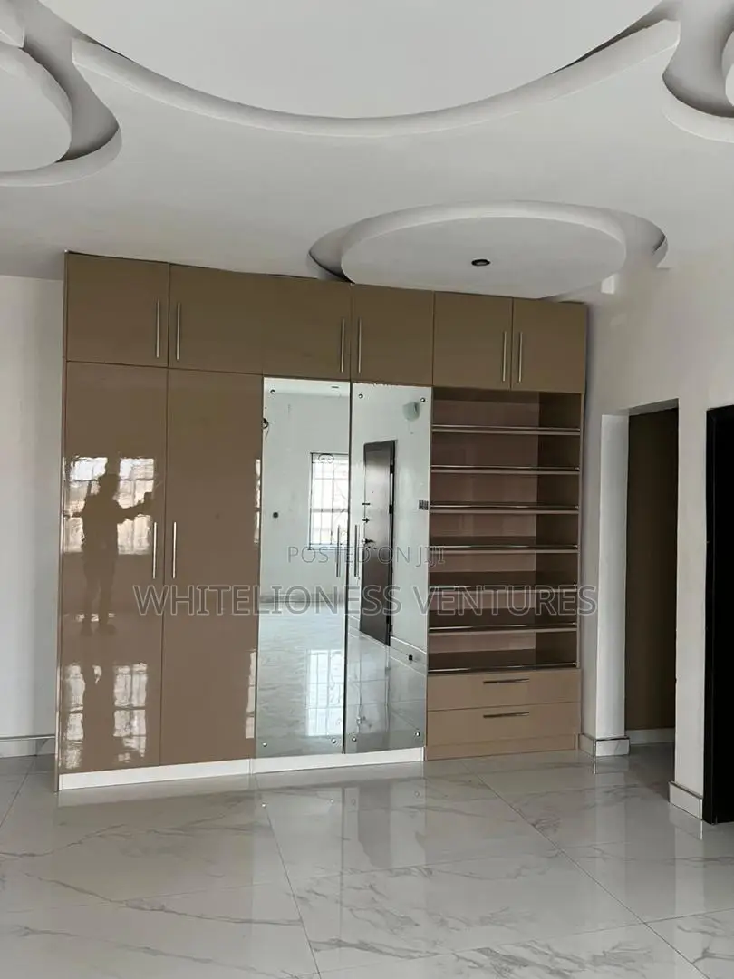 4bdrm Duplex in Behind Fara Park for sale in Awoyaya