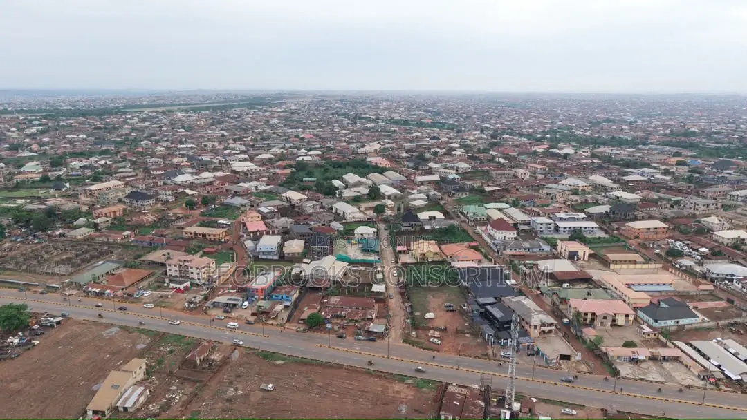 Prime 6-Acre Commercial Property With Warehouses – Old-Ife Rd. in Alakia