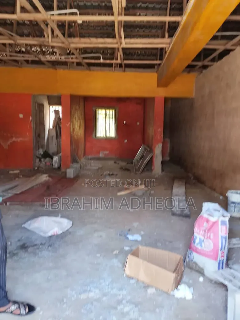 Lease Egbeda Big Shop/ Mini Warehouse in A in Egbeda