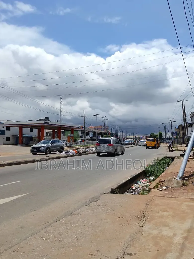 Lease Egbeda Big Shop/ Mini Warehouse in A in Egbeda