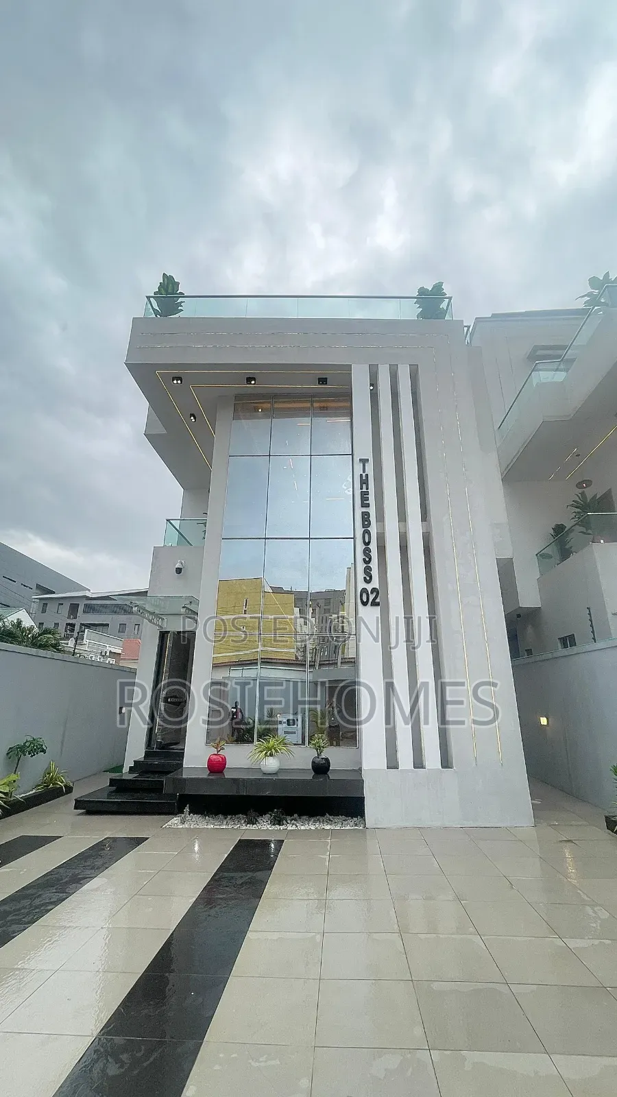 5bdrm Duplex in Lekki Phase 1 for sale in Lekki Phase 1