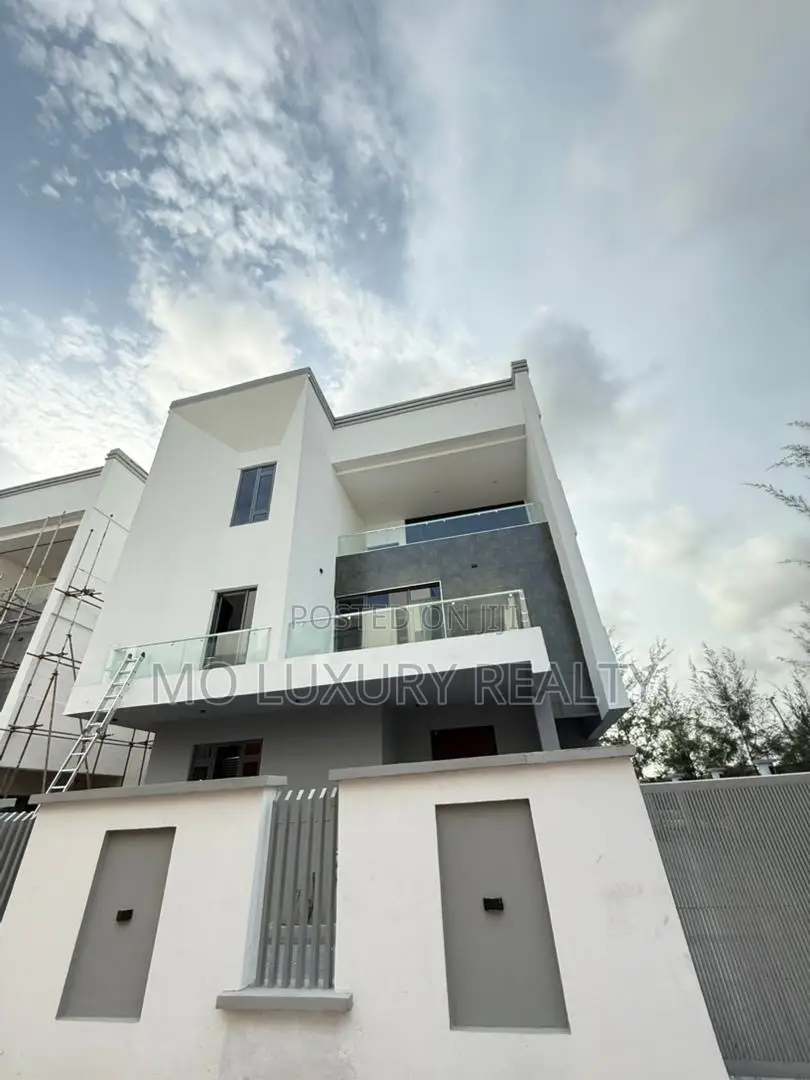 5bdrm Duplex in Lekki Phase 1 for sale in Lekki Phase 1
