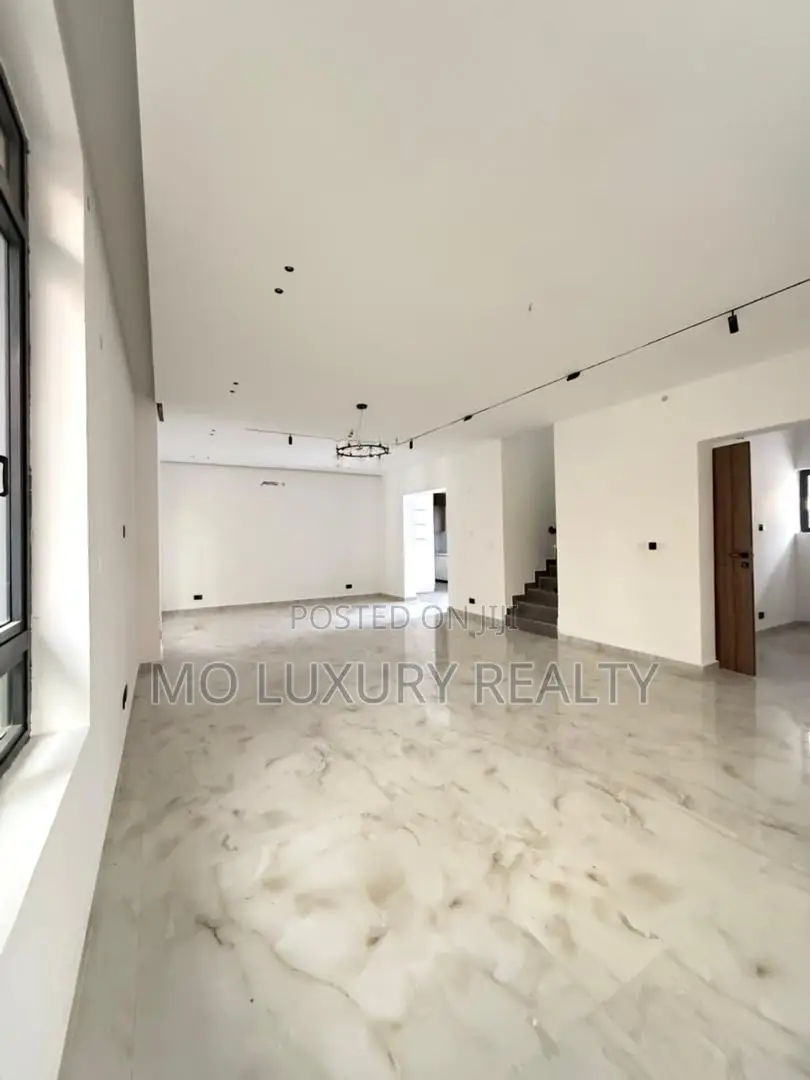 5bdrm Duplex in Lekki Phase 1 for sale in Lekki Phase 1