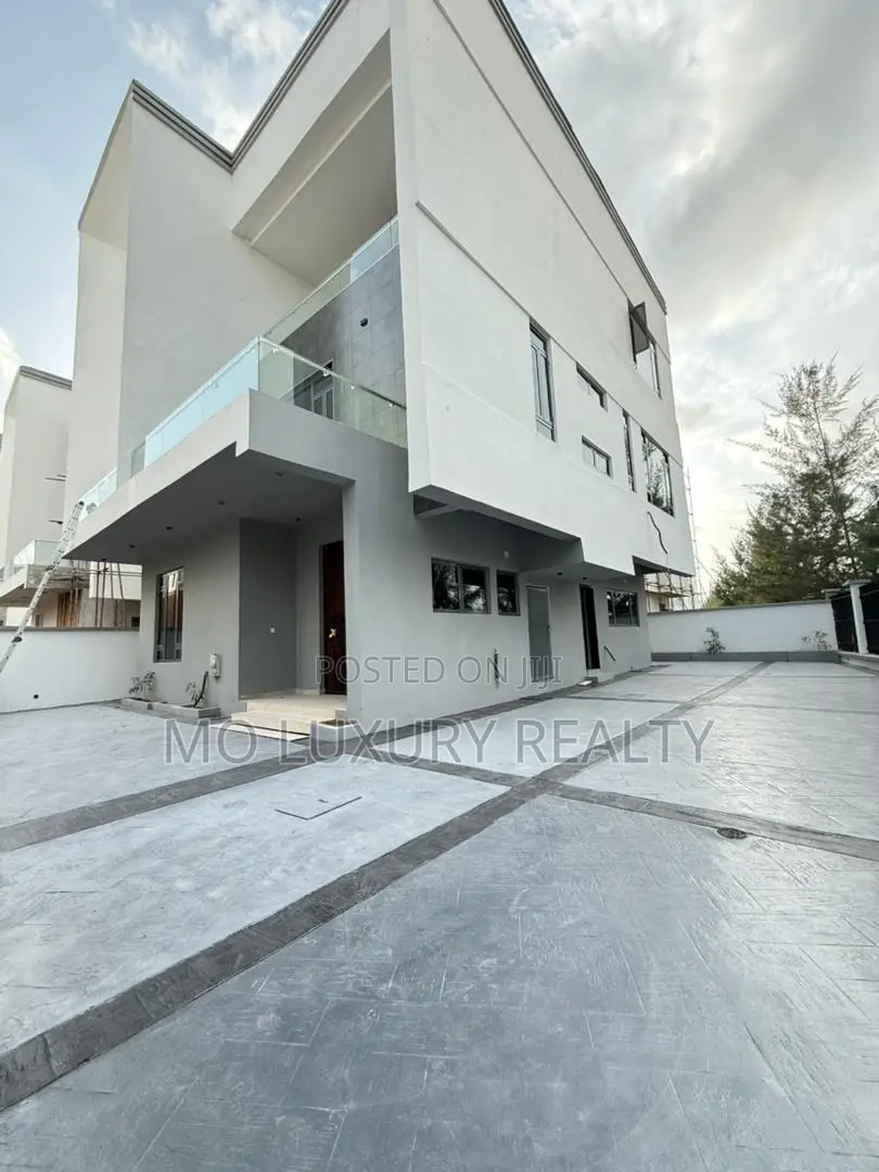 5bdrm Duplex in Lekki Phase 1 for sale in Lekki Phase 1