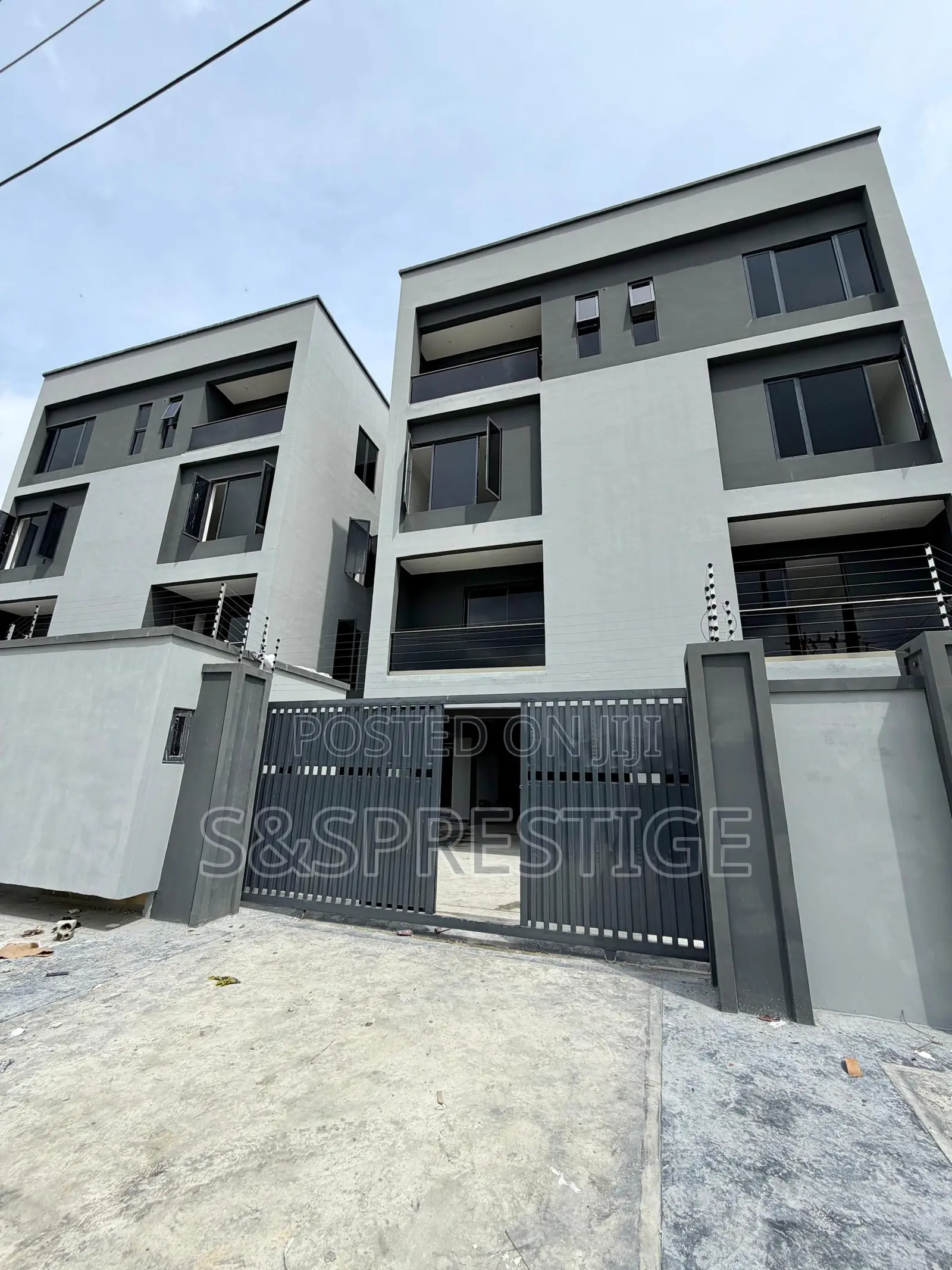 2bdrm Maisonette in Lekki Phase 1 for sale in Lekki Phase 1