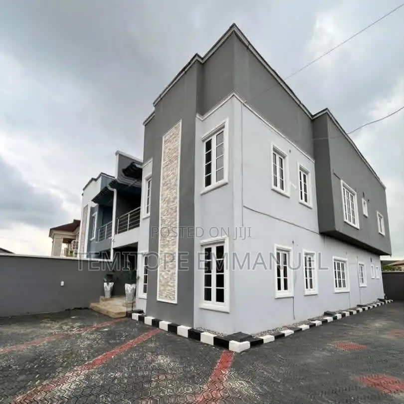 Furnished 4bdrm Duplex in Mende for sale in Mende