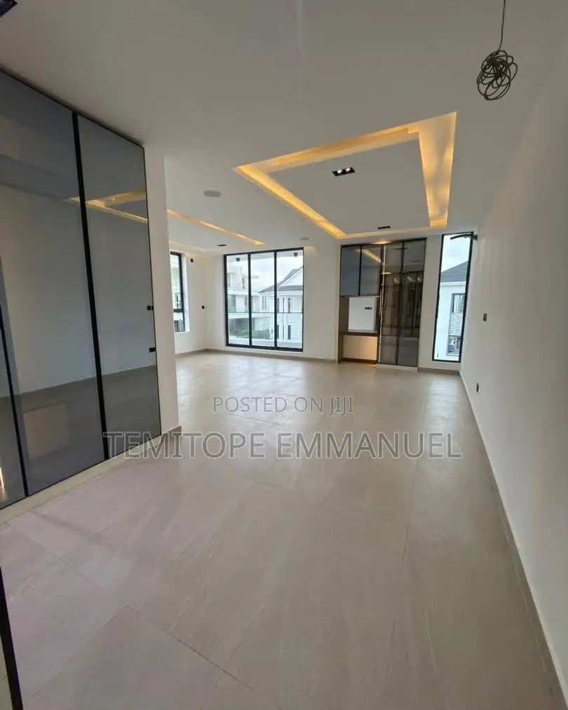 Furnished 5bdrm House in Lekki for sale in Lekki