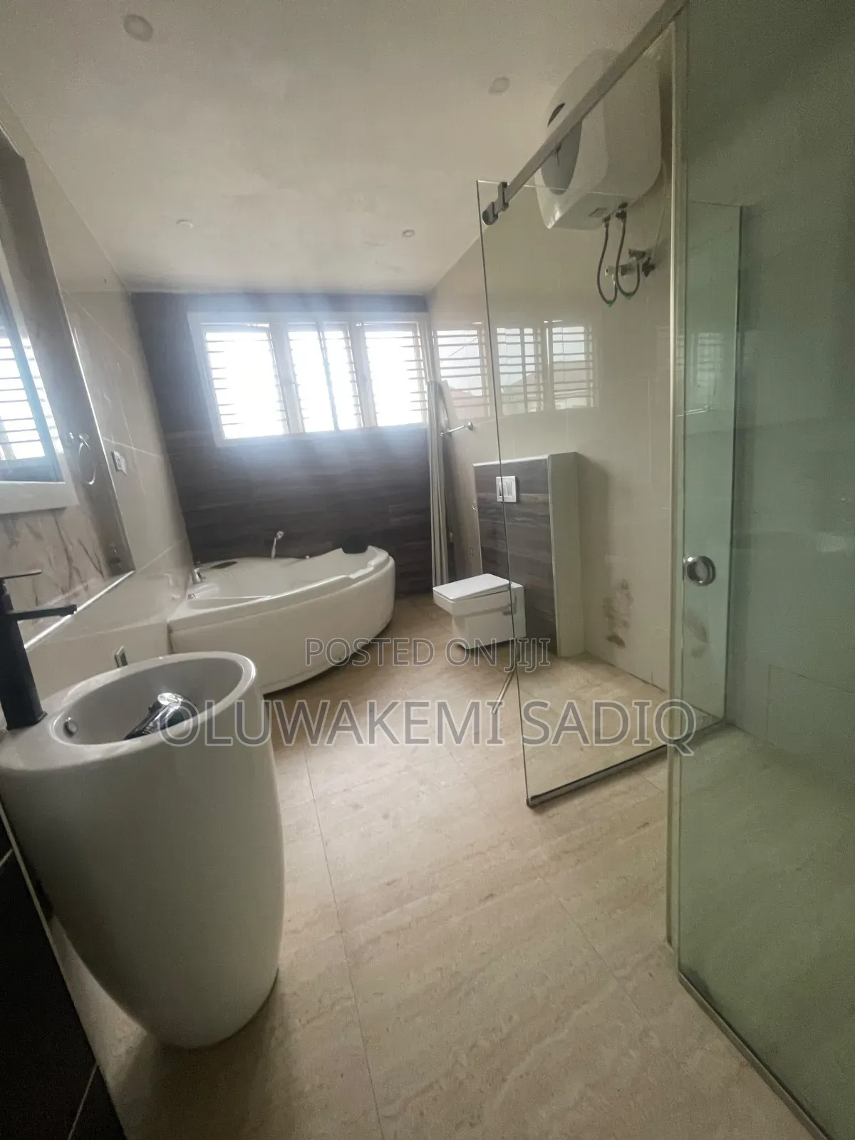 5bdrm House in Off 5 Avenue Banana for rent in Banana Island