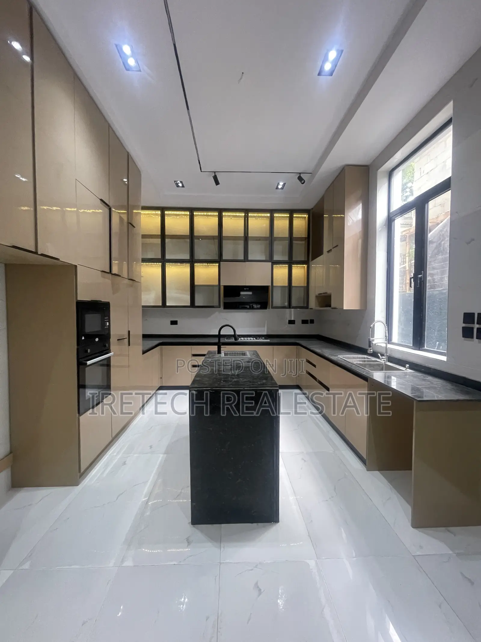 4bdrm Duplex in Chevron In A Secured for sale in Chevron