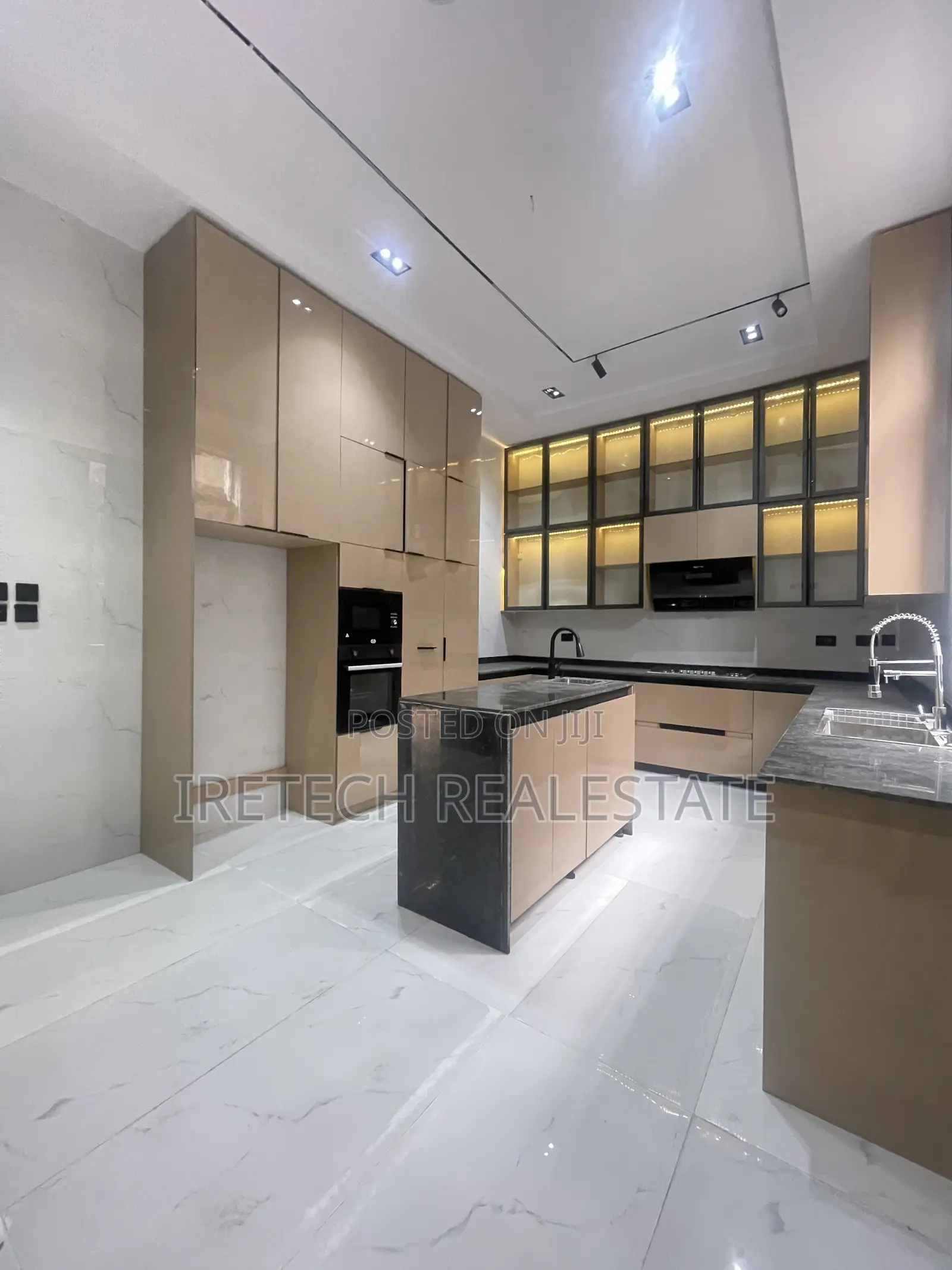 4bdrm Duplex in Chevron In A Secured for sale in Chevron