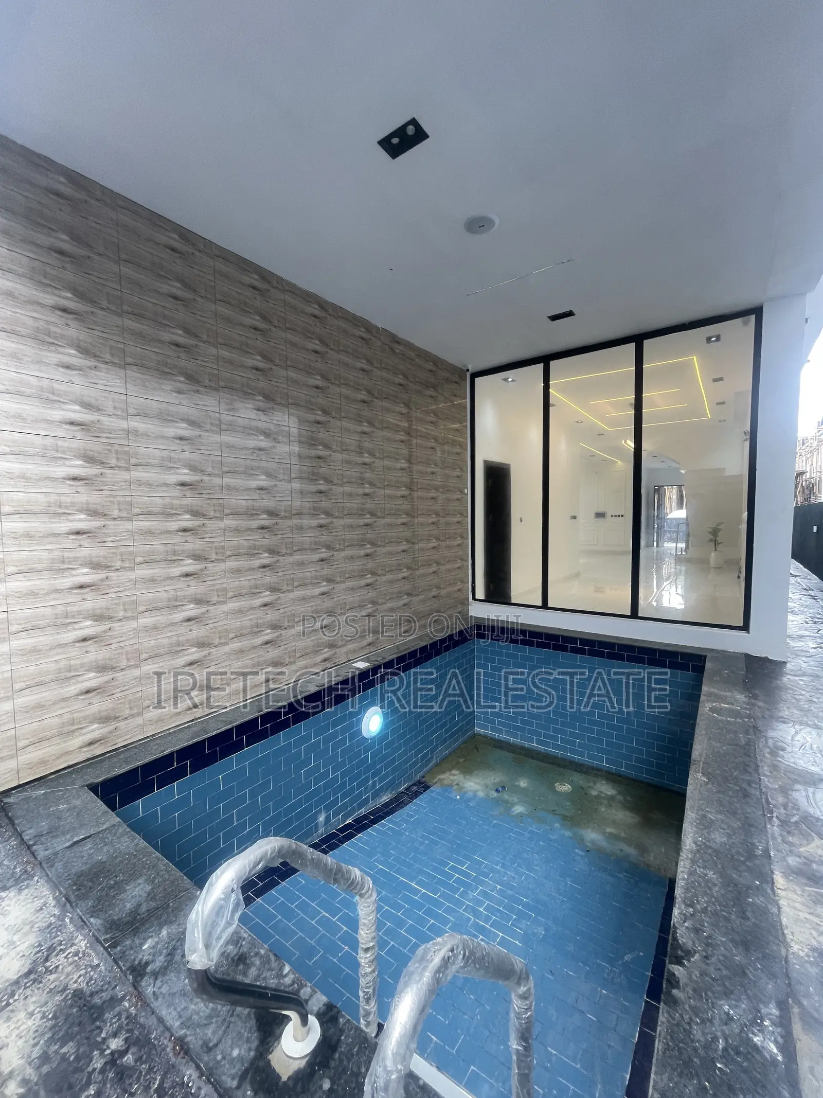 4bdrm Duplex in Chevron In A Secured for sale in Chevron