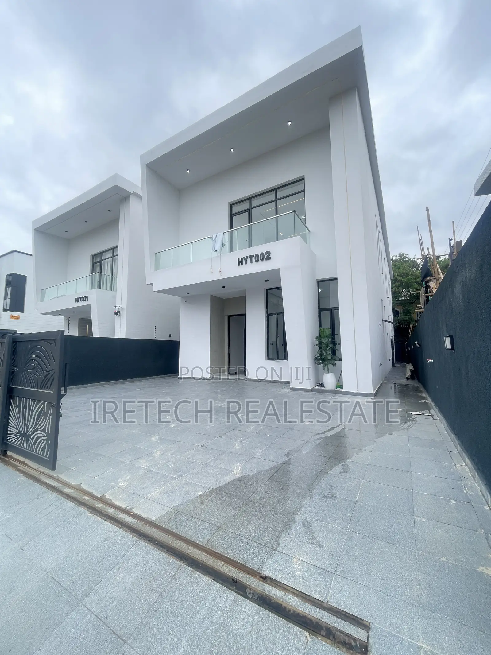4bdrm Duplex in Chevron In A Secured for sale in Chevron