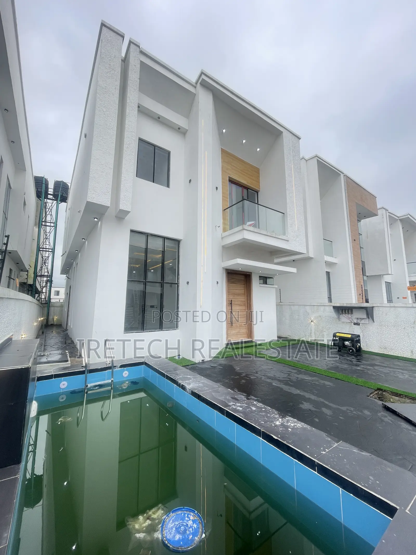 4bdrm Duplex in Chevron Well Secured for sale in Chevron