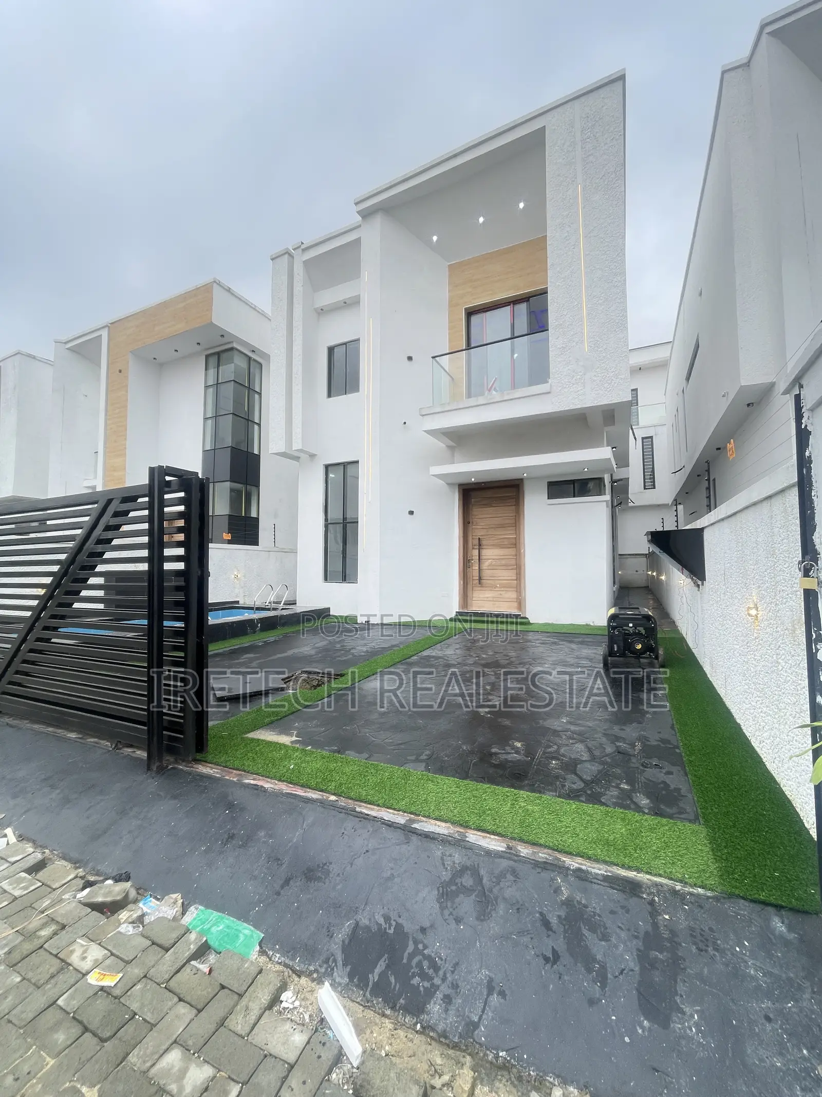 4bdrm Duplex in Chevron Well Secured for sale in Chevron