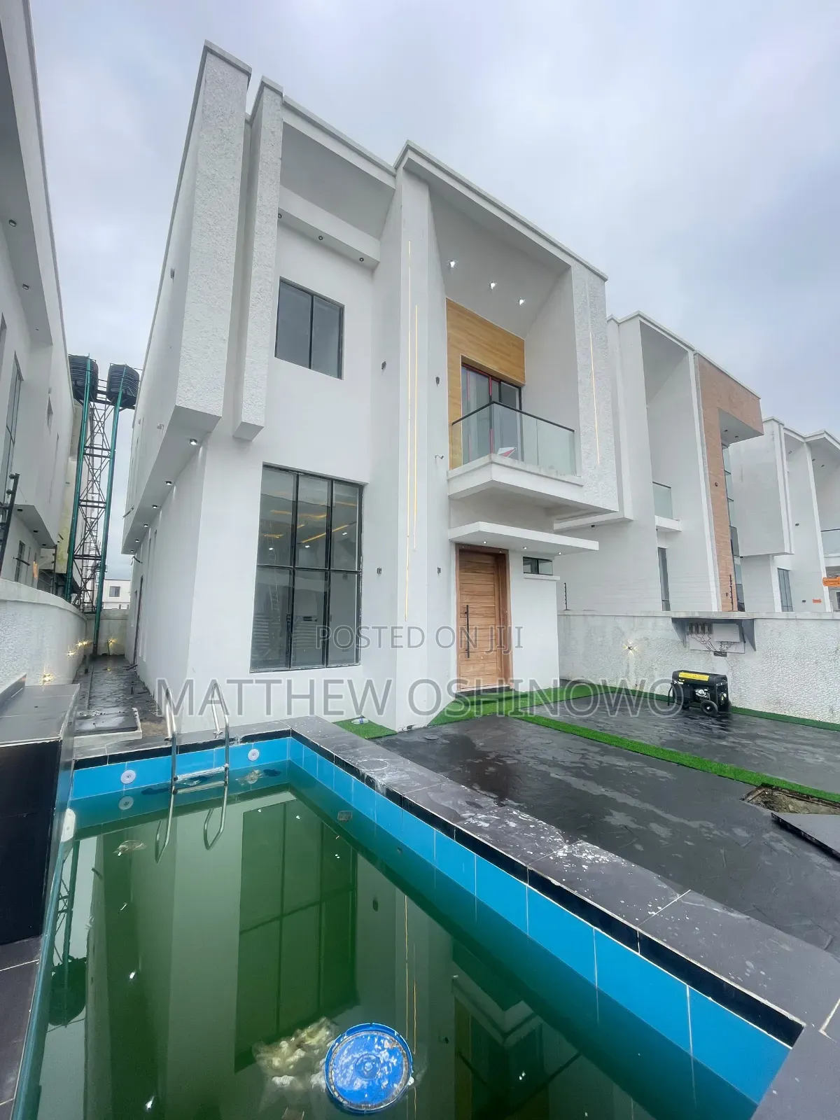 Furnished 4bdrm Duplex in Madam Close, Chevron for sale in Chevron