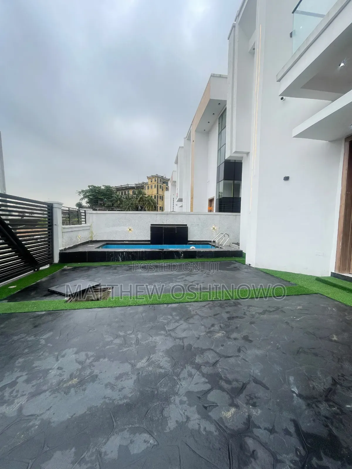 Furnished 4bdrm Duplex in Madam Close, Chevron for sale in Chevron