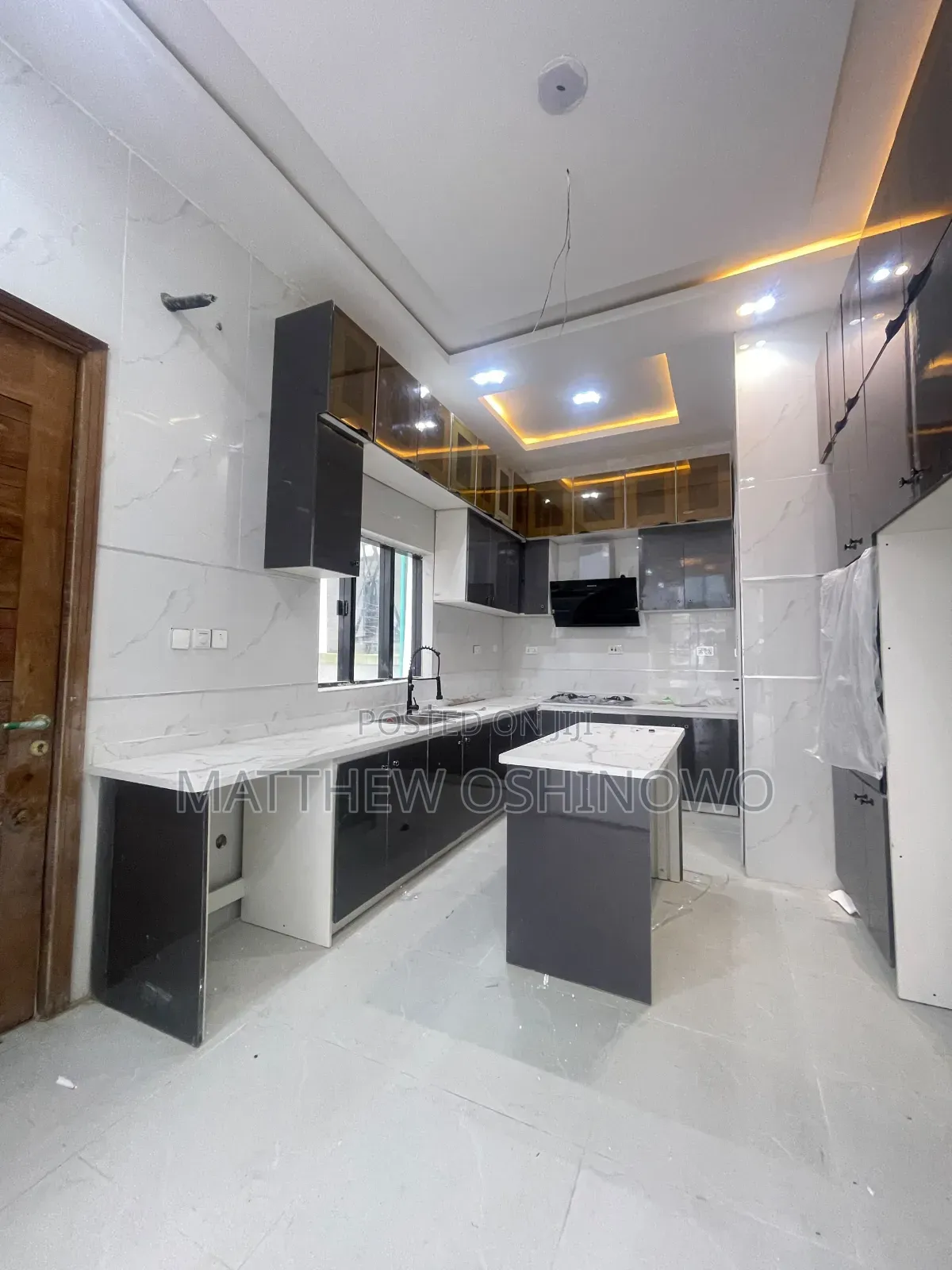 Furnished 4bdrm Duplex in Madam Close, Chevron for sale in Chevron