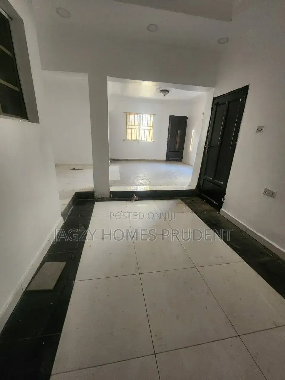 Perfect Shop Space Available for Rent in Lekki Phase 1 in Lekki Expressway