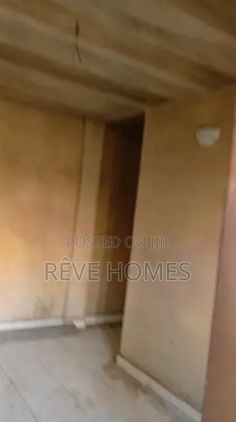 2bdrm Block of Flats in Adekunle for rent in Adekunle