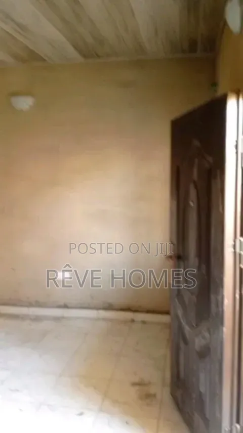2bdrm Block of Flats in Adekunle for rent in Adekunle