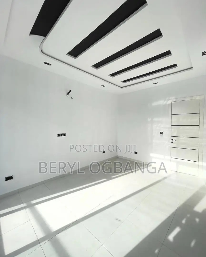 3bdrm Duplex in Ikota for rent in Ikota