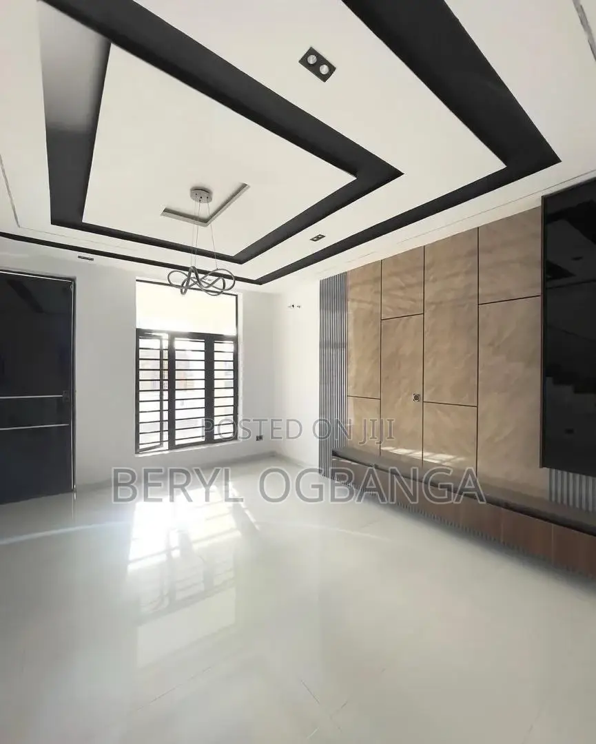 3bdrm Duplex in Ikota for rent in Ikota