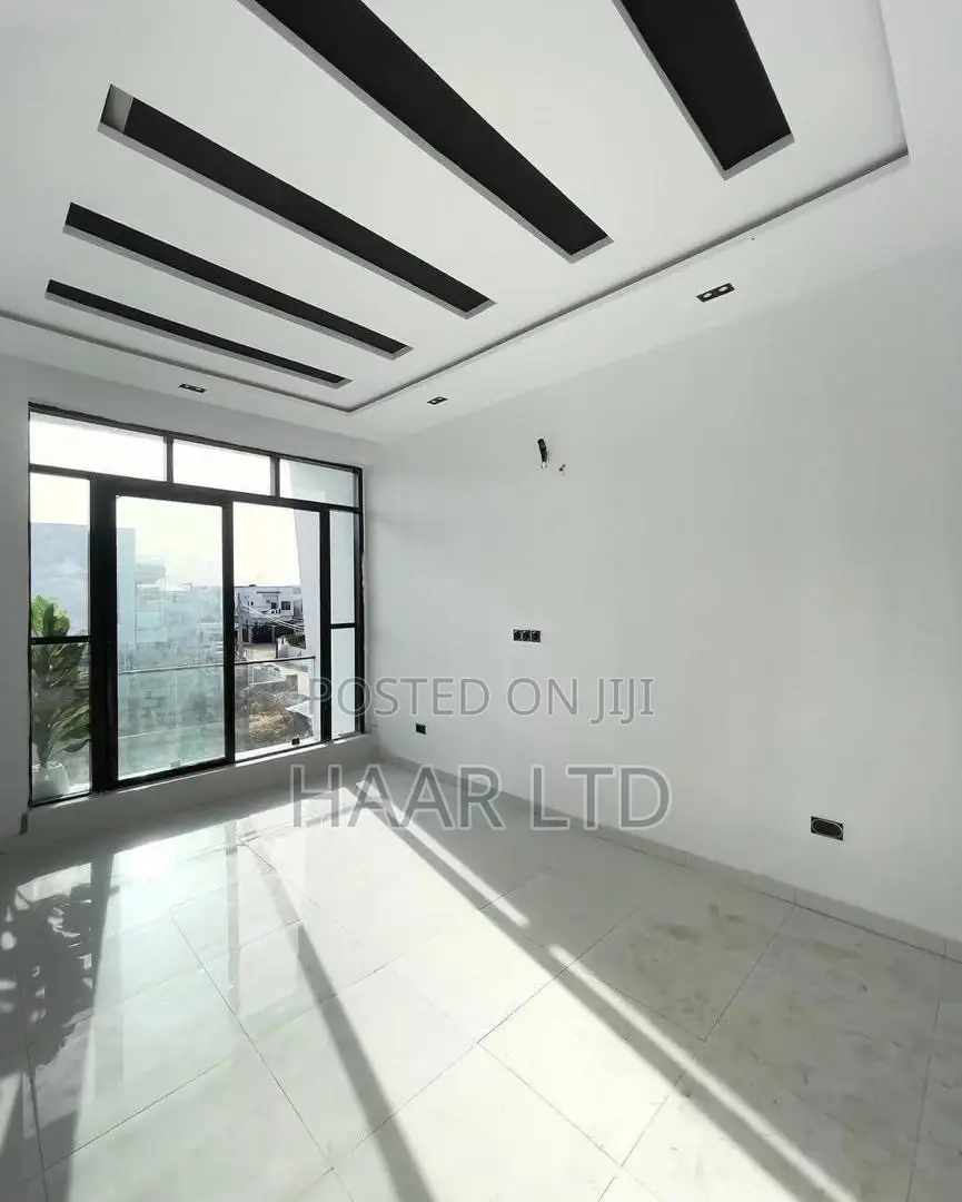 3bdrm Duplex in Ikota for rent in Ikota
