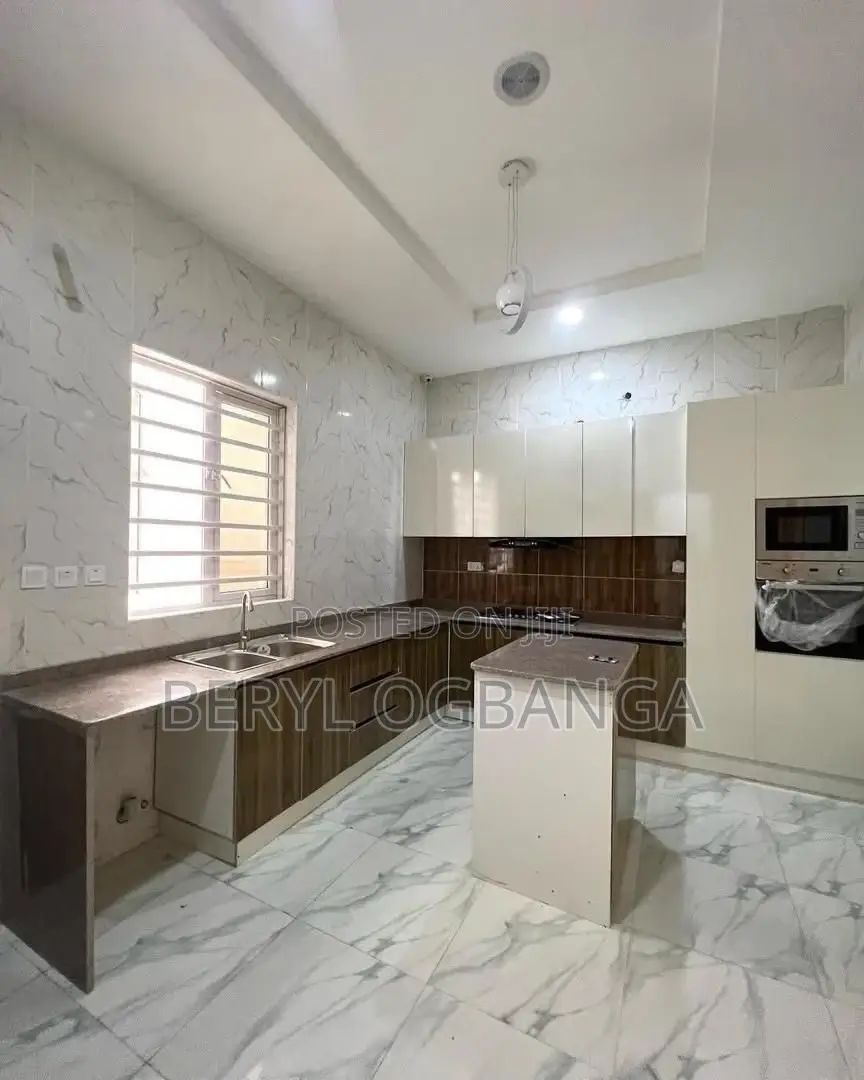 4bdrm Duplex in Lekki Phase 2 for rent in Lekki Phase 2