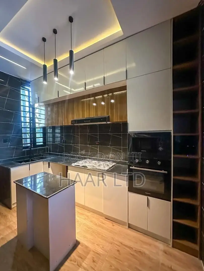 4bdrm Duplex in Ikota for rent in Ikota